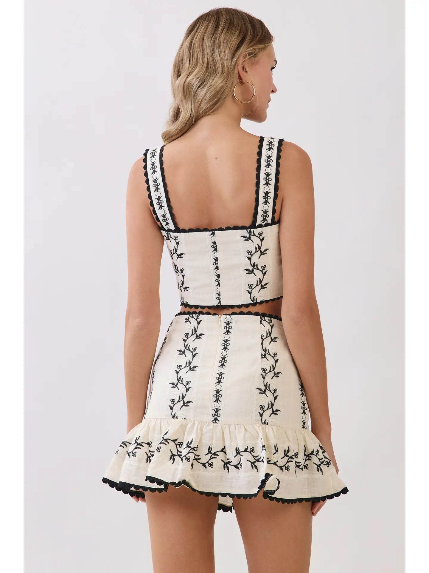 Floral Embroidered Contrast Trim Crop Top