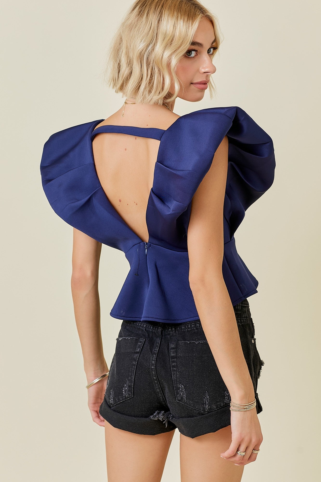 Scuba V-neck Ruffle Sleevless Peplum Top