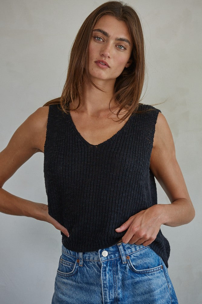 Allende Vest Top