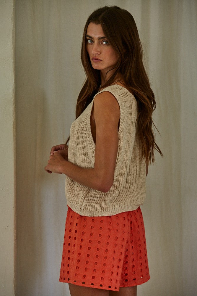 Allende Vest Top