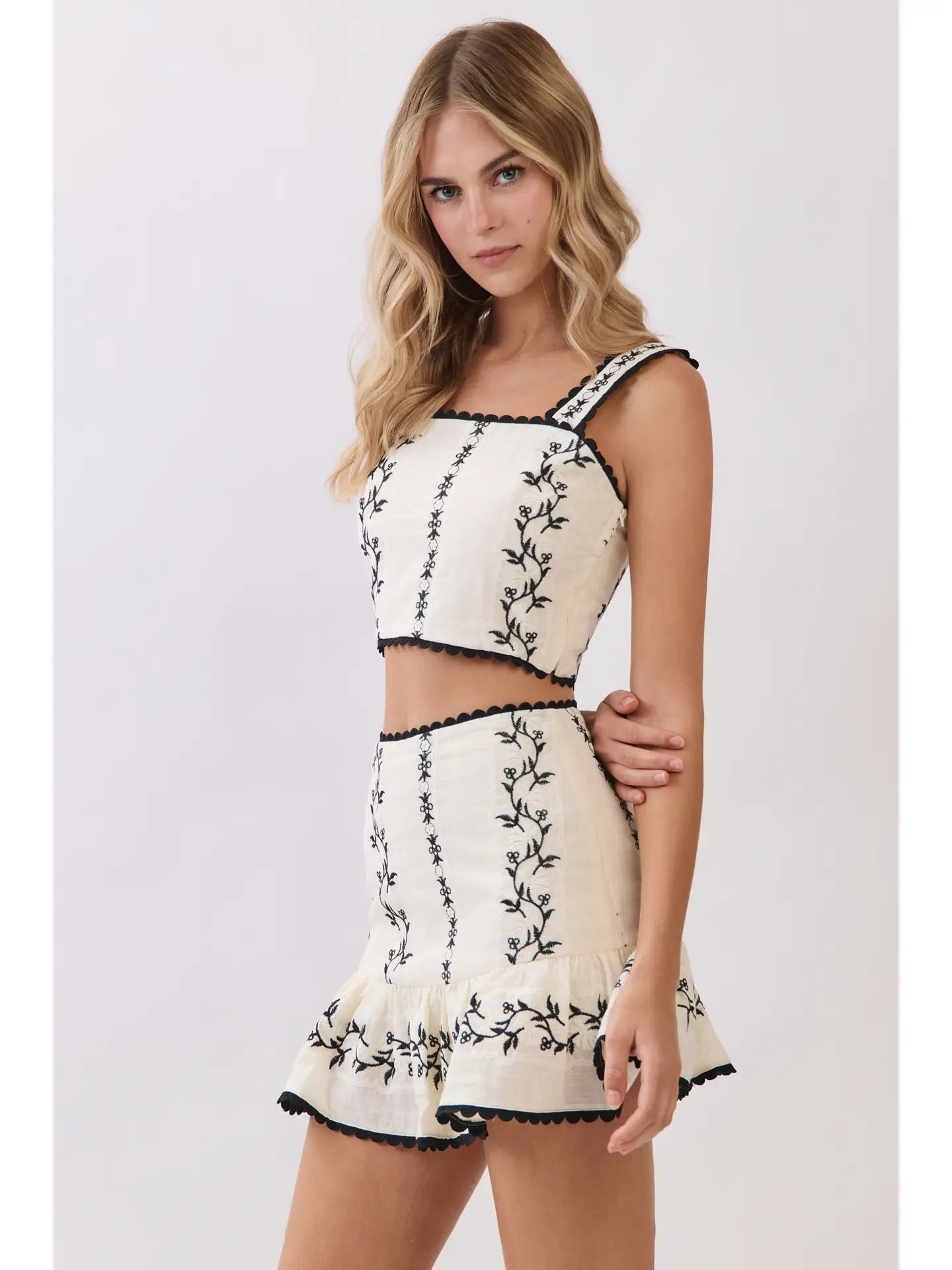 Floral Embroidered Contrast Trim Crop Top