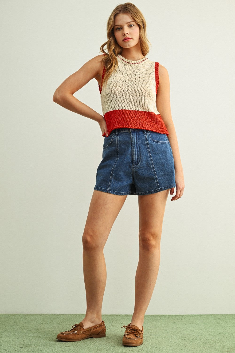 Color Blocked Sleeveless Knitted Top