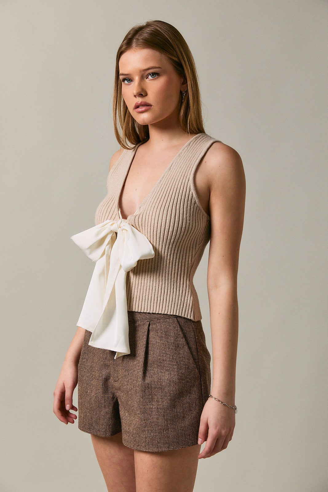 Bow Detail Sleeveless Sweater Top