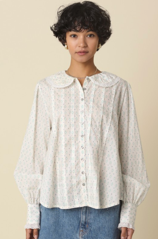 Evelin Lace Collar Button Blouse