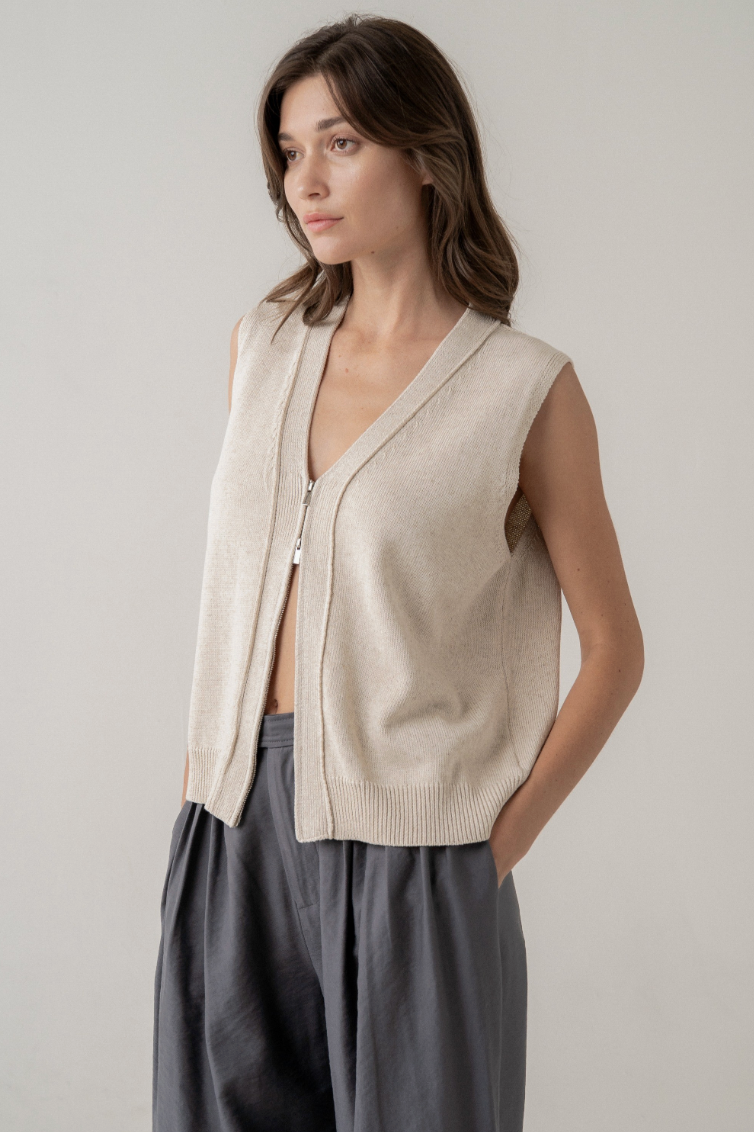 Structured Two-way Zip Knit Vest