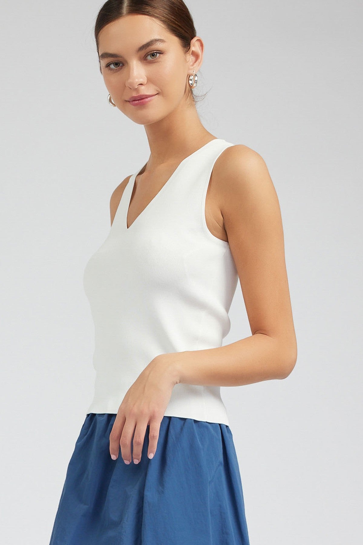 Sleeveless V-Neck Sweater Top